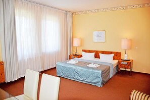 1 chambre, lit parapluie, Wi-Fi, draps fournis