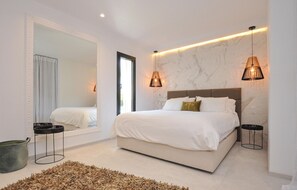 4 bedrooms, free WiFi, bed sheets