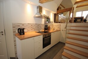 Fridge, oven, dishwasher, coffee/tea maker