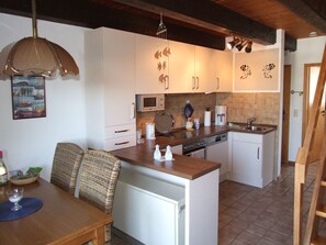Kühlschrank, Mikrowelle, Ofen, Geschirrspüler
