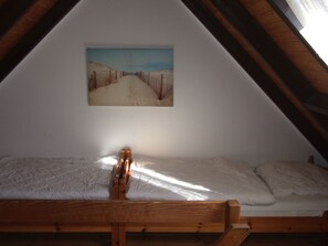 2 bedrooms, travel cot, WiFi