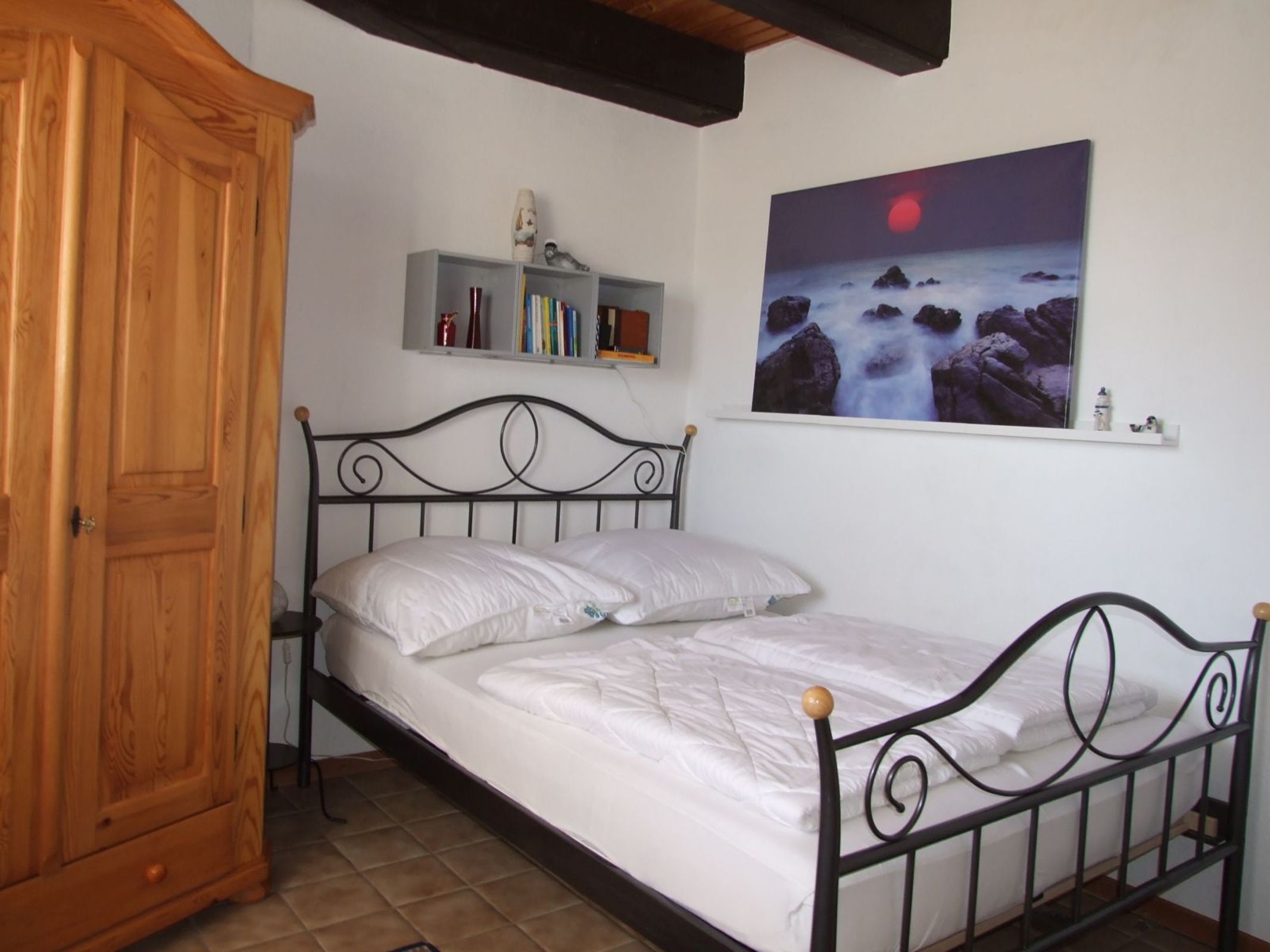 2 bedrooms, travel cot, WiFi