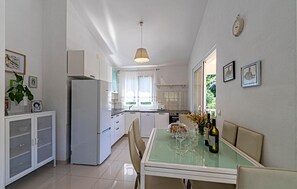 Geladeira, cooktop, lava-louças, cafeteira/chaleira