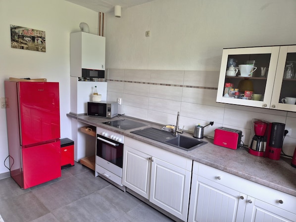 Macchina per tè/caffè, frigorifero, microonde, forno
