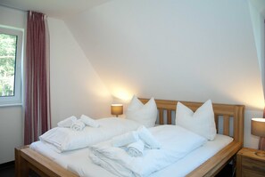 4 makuuhuonetta, vauvan matkasänky, Wi-Fi, vuodevaatteet
