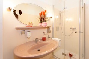 Unclassified image, 5 of 14, button