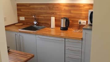 Kühlschrank, Mikrowelle, Ofen, Geschirrspüler