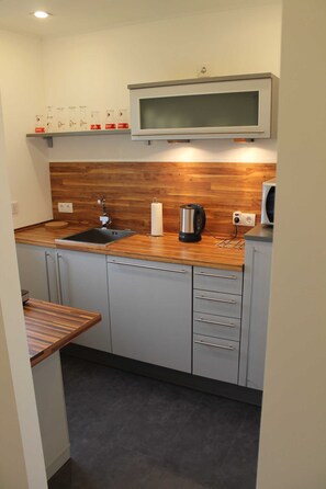 Refrigerador, microondas, horno y lavavajillas 