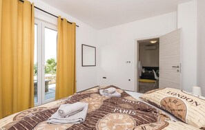 4 quartos, cofres nos quartos, ferros/tábuas de passar roupa