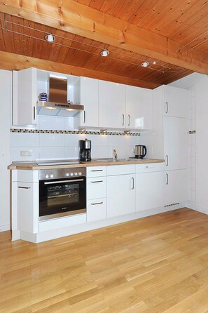 Oven, dishwasher, coffee/tea maker, electric kettle