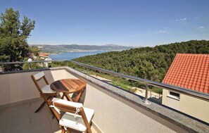 Outdoor dining - Amazing home in Zedno (Zedno)