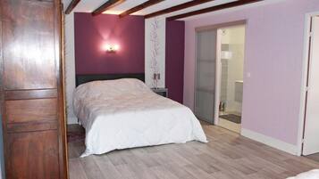 3 slaapkamers, reisbedje, gratis wifi, beddengoed