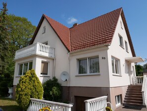 Exterior - Apartment 2 in the basement - Haus Tucholke, only 250m to the beach, incl. WLAN (Heringsdorf)