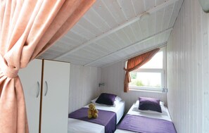 4 sovrum, resesäng och sängkläder