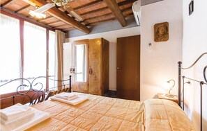 3 dormitorios, cuna de viaje, wifi gratis y ropa de cama