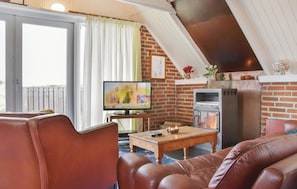 TV, fireplace, DVD player