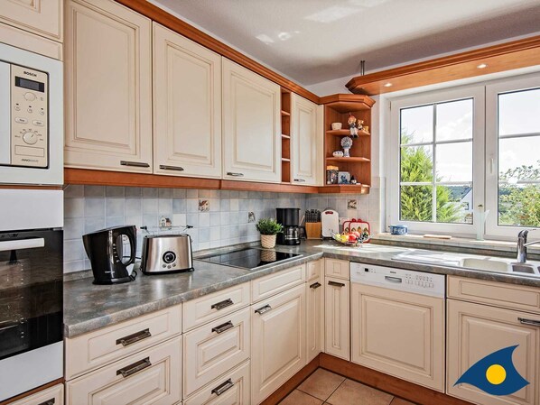 Køleskab, mikrobølgeovn, ovn, opvaskemaskine