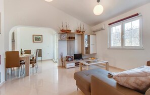 TV - Beautiful apartment in Porozina with WiFi (Porozina)