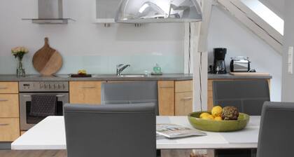 Ferienwohnung 1- Dachgeschoss-online - Ferienwohnung Bauhausblick