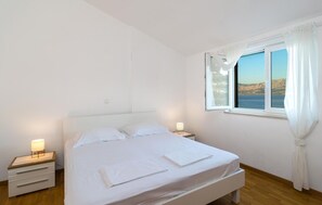 8 Schlafzimmer, Reisekinderbett, kostenloses WLAN, Bettwäsche
