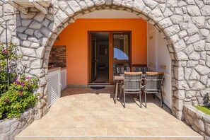 تناول الطعام بالخارج