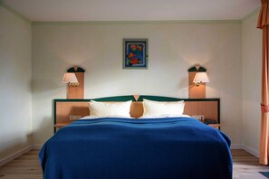 1 slaapkamer, een bureau, beddengoed