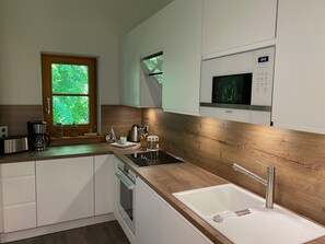 雪櫃、微波爐、焗爐、洗碗機