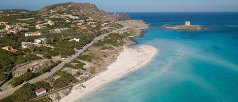 Una spiaggia nelle vicinanze