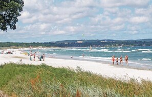 Una spiaggia nelle vicinanze, pesca