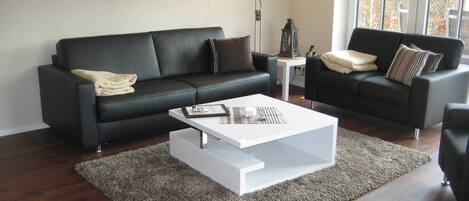 تلفزيون بشاشة مسطحة