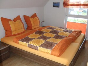 3 bedrooms, travel crib, WiFi