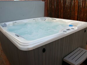Bain à remous extérieur