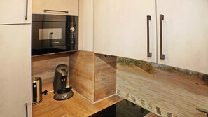 Kühlschrank, Mikrowelle, Geschirrspüler