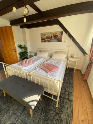 3 chambres, fer et planche à repasser, draps fournis