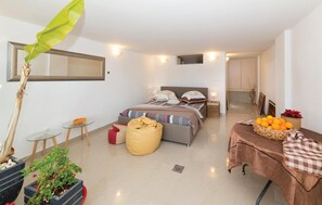 3 quartos, berço de viagem, Wi-Fi de cortesia, roupa de cama