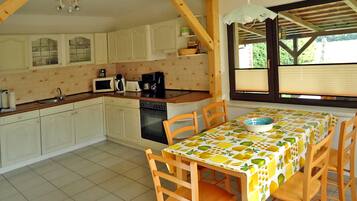 Kühlschrank, Mikrowelle, Ofen, Geschirrspüler