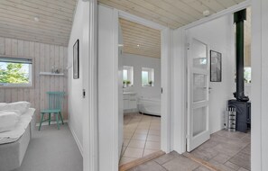 3 bedrooms, travel cot, free WiFi