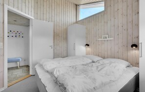 3 bedrooms, travel cot, free WiFi
