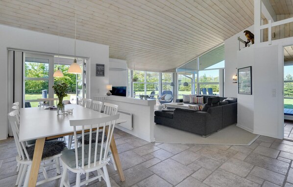 TV, fireplace, foosball, table tennis
