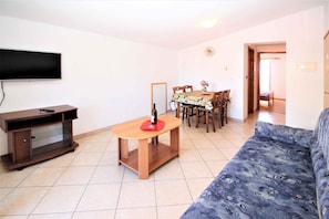TV - Holiday apartment with air conditioning (Baška)