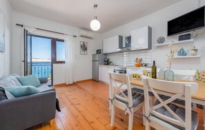 TV, foosball - Stunning home in Prizna with WiFi (Prizna)