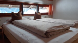 2 habitaciones, cuna de viaje, wifi y ropa de cama