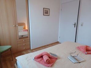 2 bedrooms, travel crib, WiFi, bed sheets