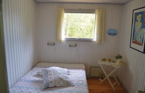 3 Schlafzimmer, Reisekinderbett