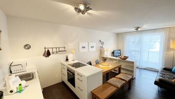 Kühlschrank, Mikrowelle, Ofen, Geschirrspüler