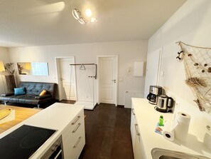 Kühlschrank, Mikrowelle, Ofen, Geschirrspüler