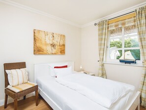 4 bedrooms, iron/ironing board, travel crib, WiFi - House Peter by A&M - House Peter (Kampen (Sylt))