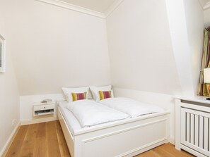 Unclassified image, 3 of 11, button