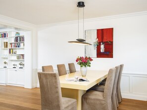 Unclassified image, 4 of 11, button