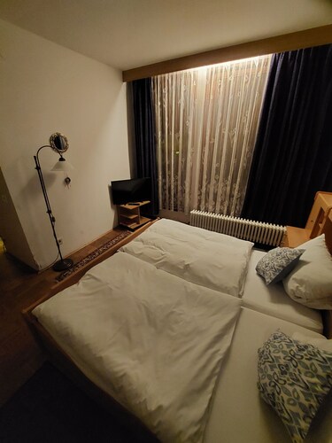 Standard Room Double Bed Nr. 3 - Goldner Engel, Restaurant - Hotel - Butcher